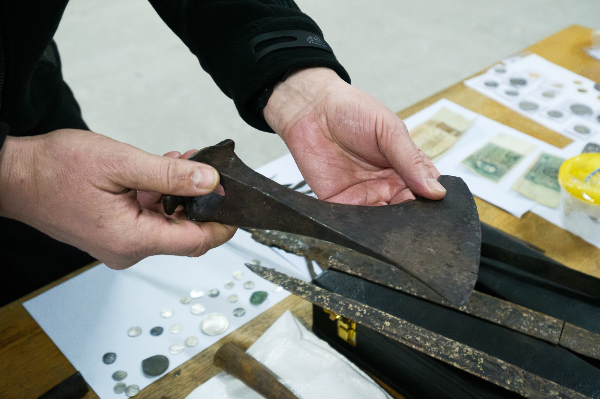 Монеты Руси, иконы и трипольские вазы. Кто и как вывозит из Украины национальное наследие